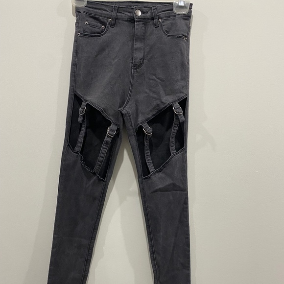 Fashion Nova cut jeans - Picture 4 of 4